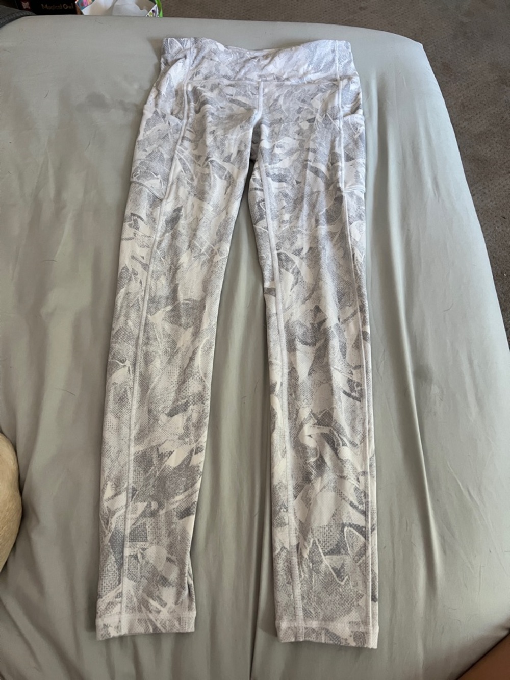 lululemon athletica White & Gray Printed Leggings size 6